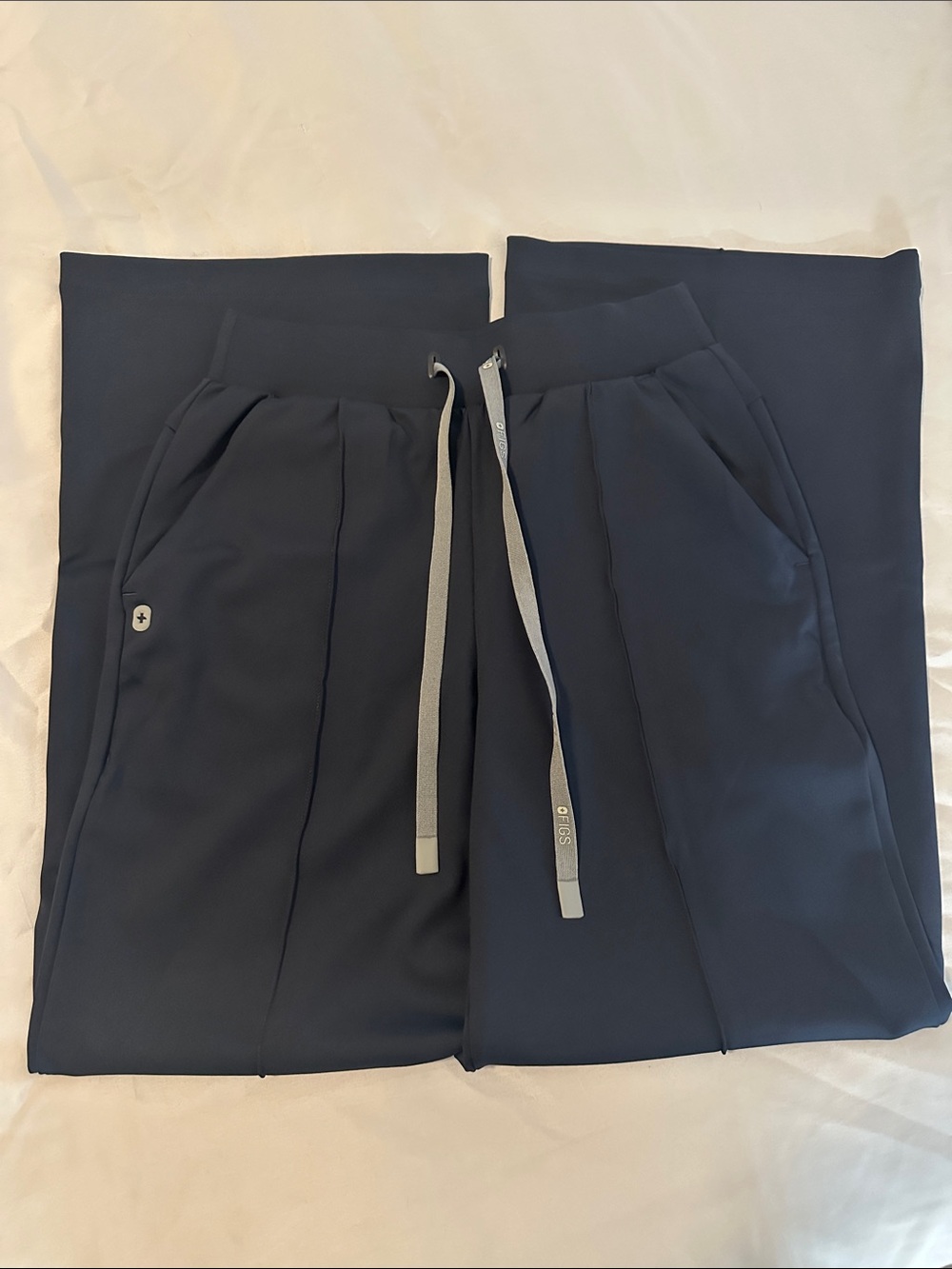 Women’s Figs FormX navy wide leg scrub pant - multiple sizes (XXS and XS)